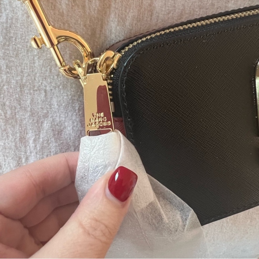 Marc Jacobs Black and Burgundy Snapshot Crossbody Bag - Picture 3 of 8